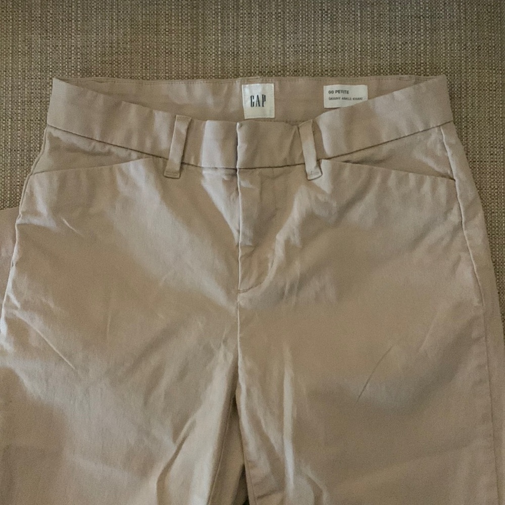 Gap “skinny ankle khaki” size 00 petite